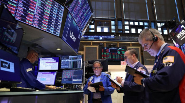 Caen acciones argentinas en Wall Street y el riesgo país supera los 560 puntos