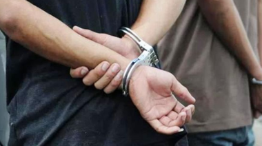 Confirman la detención de dos acusados de robar en un local de la Capital