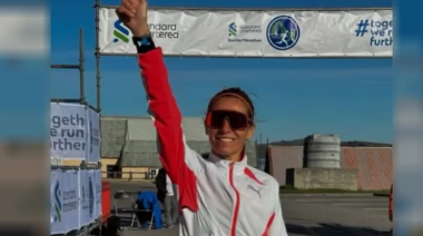 La atleta argentina ganó la maratón de Malvinas y rindió homenaje a los veteranos y caídos