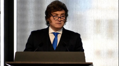 "Te saldrán dólares por las orejas": la promesa de Milei al presidente del BCRA