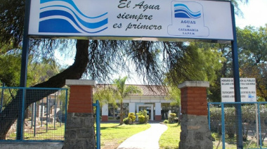 La crecida del Río del Valle provocó daños en cañerías y afecta el suministro de agua en la Capital