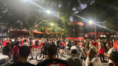 Crisis en Newell's: hinchas protestaron frente a las puertas del Coloso