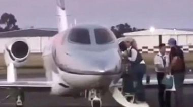 Investigan quién pagó el vuelo de Adorni a Uruguay: secuestran documentación