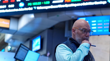 En pleno feriado caen acciones argentinas en Wall Street y sube el riesgo país