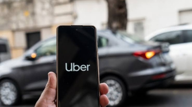UN UBER FUÉ DETENIDO POR PRESUNTO INTENTO DE ABUSO, LA JOVEN ACUSA QUE LE TRABÓ LAS PUERTAS Y GIRO DESTINO