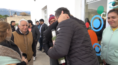 FIDEL SÁENZ LLEVÓ TODO EL EQUIPO PARA FACILITAR TRÁMITES A LOS VECINOS