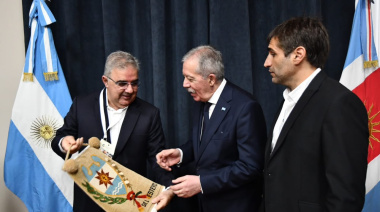 Raúl destacó el rol productivo del interior del país en el Primer Foro de Economías Regionales