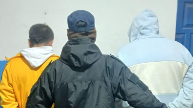 En el Sur de la Capital policías aprehendieron a dos sujetos, secuestraron una motocicleta y un arma blanca