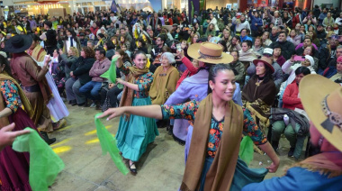 Huillapima volvió a emocionar en el escenario del Pabellón de Turismo de la Fiesta Nacional e Internacional del Poncho 2026.