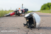 Siniestro vial en la Capital: una mujer y dos niños cayeron de una motocicleta