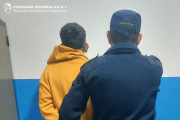 Aprehenden a un sujeto sospechado de un ilícito y secuestran un teléfono celular de dudosa procedencia