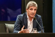 Luis Caputo restringe la suscripción de Lecaps cortas ante vencimientos de $15 billones