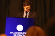 Milei aseguró que el "pánico político" hace subir el riesgo país y pidió "seguir para adelante"