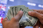 Cepo cambiario: el Gobierno dispuso que los compradores de dólar oficial no podrán operar dólares financieros
