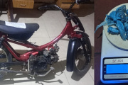Arrestan a una persona, secuestran una motocicleta y Marihuana