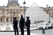 Impactante robo en el Museo del Louvre: en solo siete minutos, se llevaron joyas de Napoleón