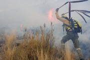 Brigadistas intervienen en incendio forestal en San Antonio del Cajón