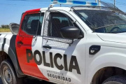 Chocó a una moto estacionada y agredió a sujeto