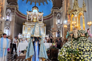 Con fervor y bajo una leve llovizna, comenzó la Bajada de la Imagen en la Catedral