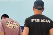 Detuvieron a un joven por violar una restricción y robarle el celular a su expareja