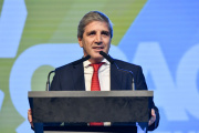 Luis Caputo llamó a depositar dólares en el Banco Nación tras la aprobación de la ley de Inocencia Fiscal