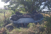 Recibió un mate de su mujer mientras manejaba hacia La Costa, volcó y murió