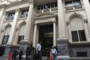 El Banco Central compró dólares por 10° rueda consecutiva y acumuló casi u$s700 millones en el año