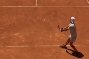 Gran golpe de Manu La Serna: derrotó al favorito y se metió en cuartos del Challenger de Buenos Aires