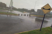 Intensa lluvia: calles anegadas en distintos puntos de la Capital