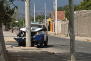 TREMENDO IMPACTO ENTRE UNA CAMIONETA POLICIAL Y UNA MOTO