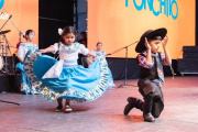 El Ponchito también se vive desde la platea: las familias detrás de cada artista