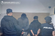Policías aprehendieron a dos personas sospechadas de cometer un ilícito