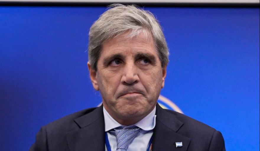 Caputo define cómo completar el pago de US$4.200 millones que vence el viernes