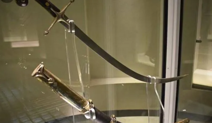 Renunció la directora del Museo Histórico Nacional por la polémica con Javier Milei por el sable de San Martín