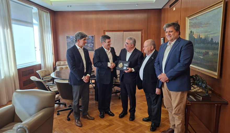 El Gobernador se reunió con autoridades Automóvil Club Argentino para dialogar sobre el Gran Premio Argentino Histórico