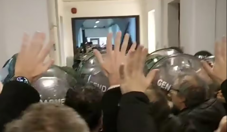 Un centenar de despidos en la Comisión Nacional de Energía Atómica y un golpe a la soberanía